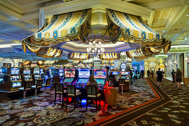 Free-spin bonus round in Fa Cai Shen Deluxe showing multiplier and spinning indicator on omega89 login